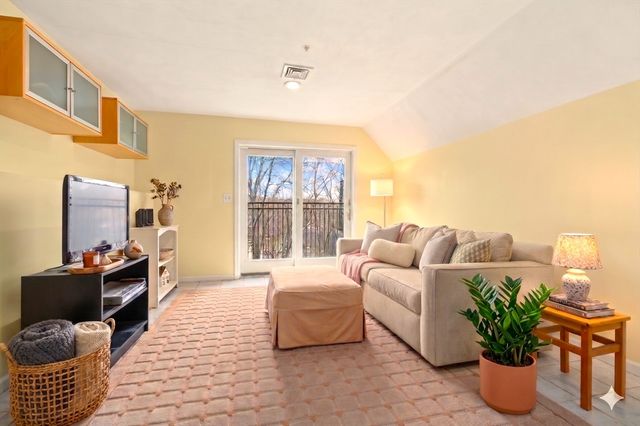 13 Brittania Cir 13, Salem, MA 01970