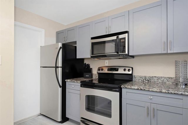 1407 ADAMS CIRCLE W, Largo, FL 33771