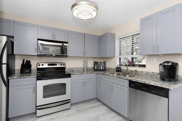 1407 ADAMS CIRCLE W, Largo, FL 33771