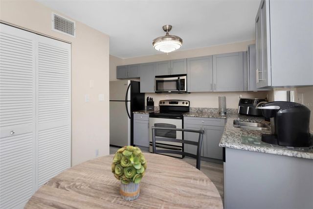 1407 ADAMS CIRCLE W, Largo, FL 33771