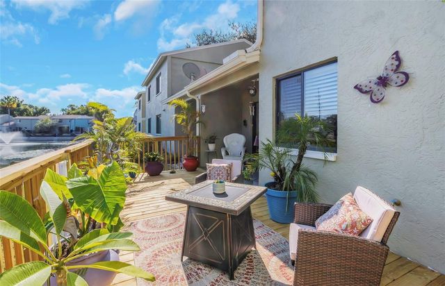 1407 ADAMS CIRCLE W, Largo, FL 33771