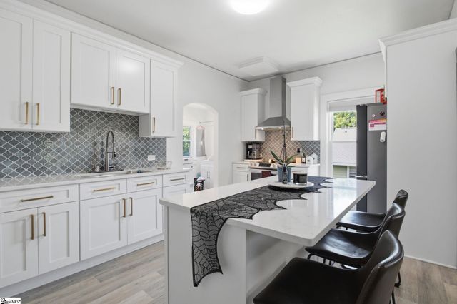 35 W 5th Street, Greenville, SC 29611