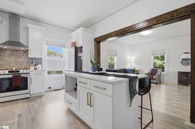 35 W 5th Street, Greenville, SC 29611