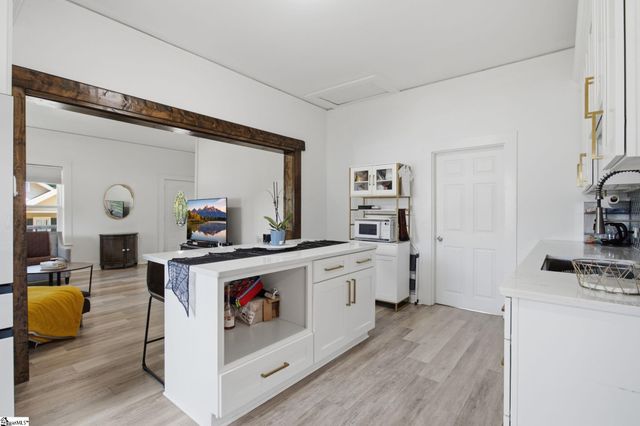 35 W 5th Street, Greenville, SC 29611