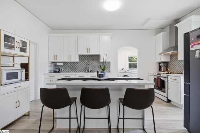 35 W 5th Street, Greenville, SC 29611