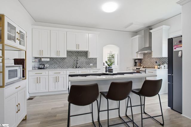 35 W 5th Street, Greenville, SC 29611
