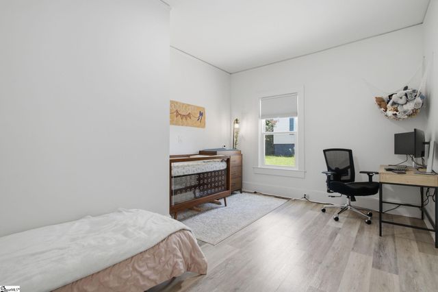 35 W 5th Street, Greenville, SC 29611