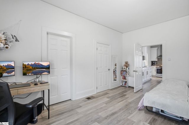 35 W 5th Street, Greenville, SC 29611