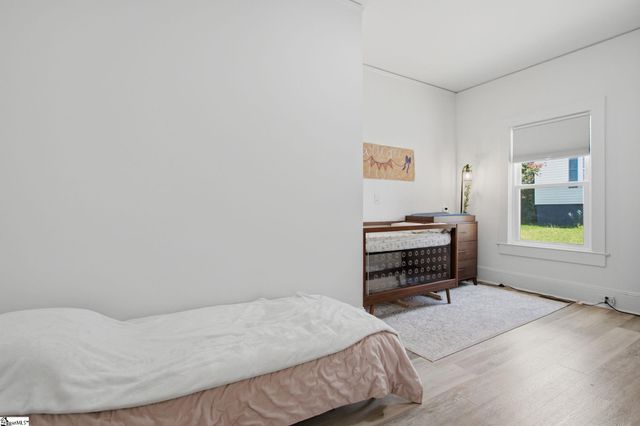 35 W 5th Street, Greenville, SC 29611