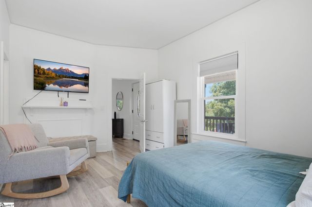 35 W 5th Street, Greenville, SC 29611