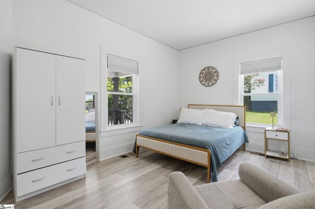 35 W 5th Street, Greenville, SC 29611