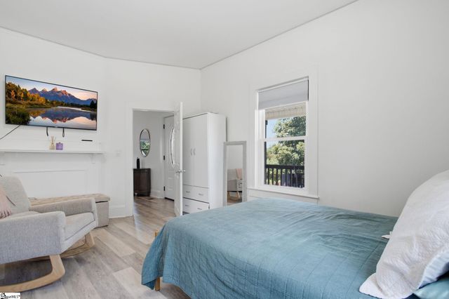 35 W 5th Street, Greenville, SC 29611