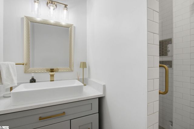 35 W 5th Street, Greenville, SC 29611