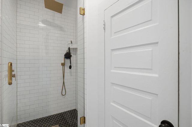 35 W 5th Street, Greenville, SC 29611