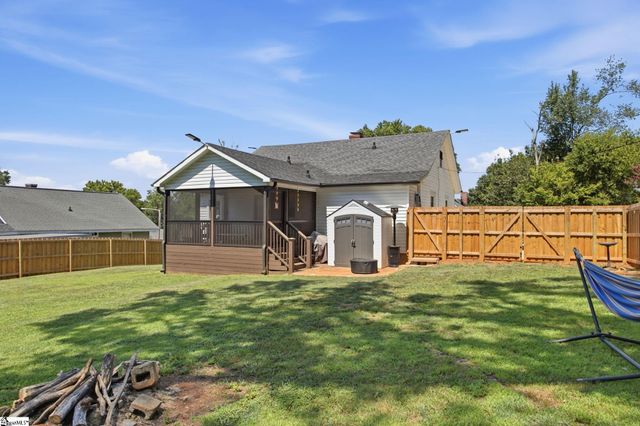 35 W 5th Street, Greenville, SC 29611