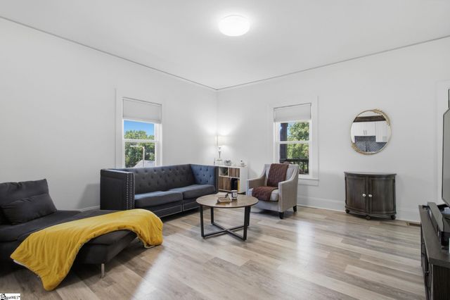 35 W 5th Street, Greenville, SC 29611