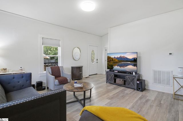 35 W 5th Street, Greenville, SC 29611