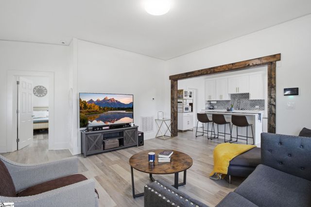 35 W 5th Street, Greenville, SC 29611