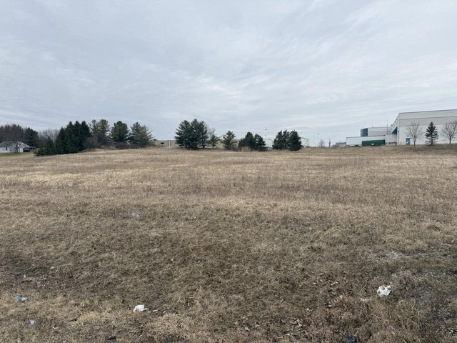 5660 W OAKWOOD ROAD, Franklin, WI 53132