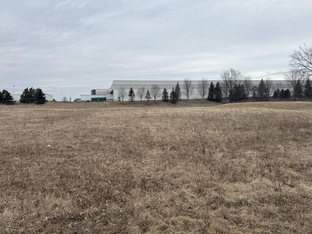 5660 W OAKWOOD ROAD, Franklin, WI 53132