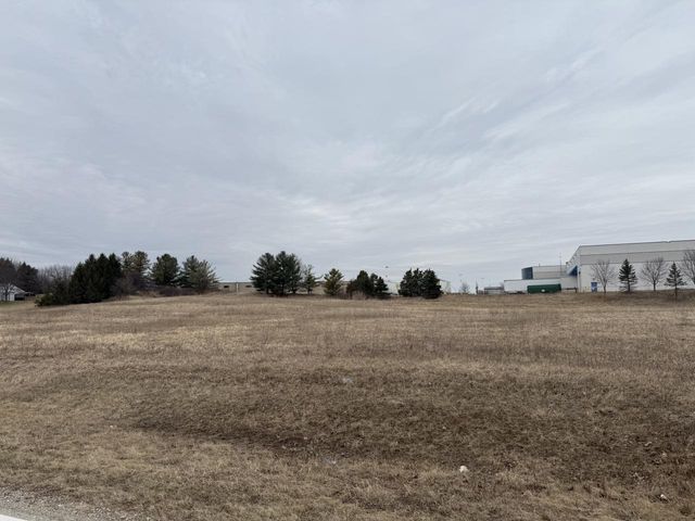 5660 W OAKWOOD ROAD, Franklin, WI 53132