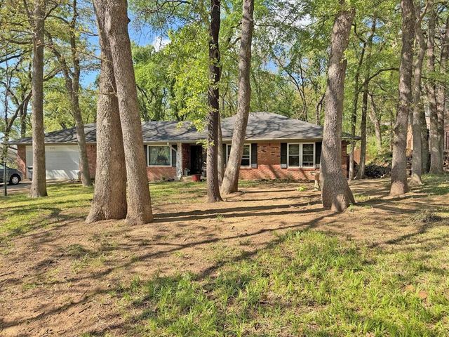 2321 SW Cloverleaf Place, Ardmore, OK 73401