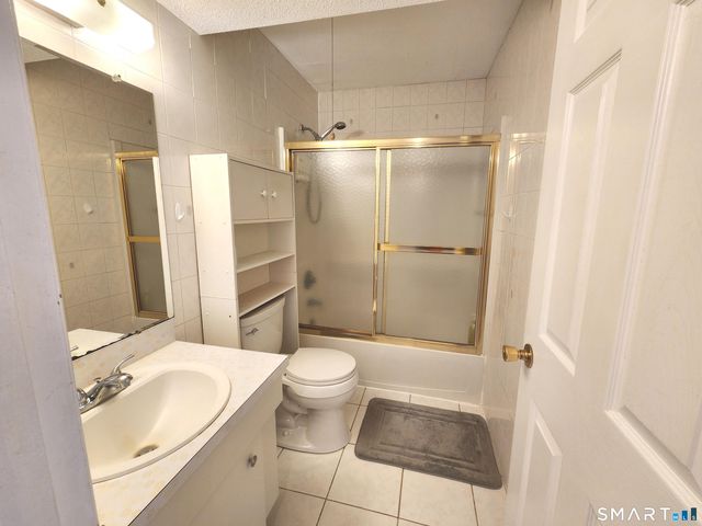 15 Woodsedge Drive 3B, Newington, CT 06111