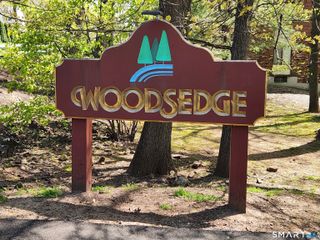 15 Woodsedge Drive 3B, Newington, CT 06111