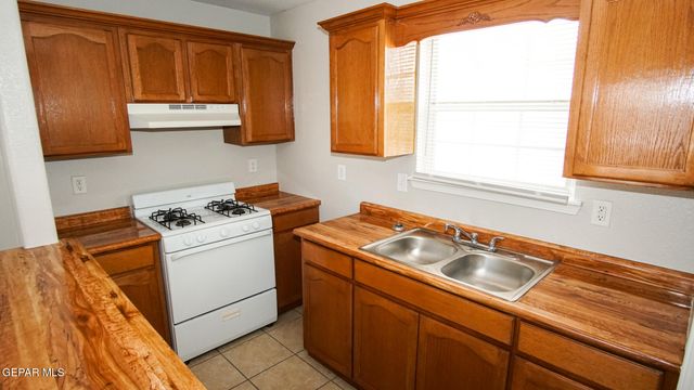 216 S Schutz Drive 10, El Paso, TX 79907
