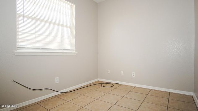 216 S Schutz Drive 10, El Paso, TX 79907