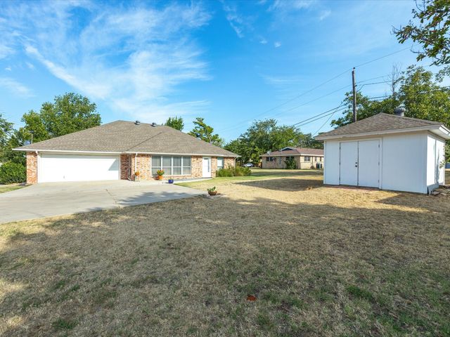 2807 S Lipsey Street, Decatur, TX 76234