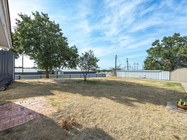 2807 S Lipsey Street, Decatur, TX 76234