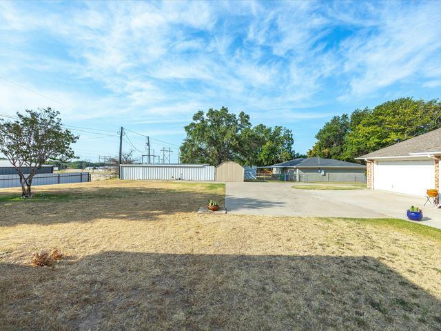 2807 S Lipsey Street, Decatur, TX 76234