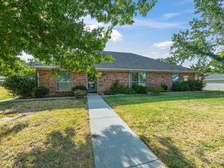 2807 S Lipsey Street, Decatur, TX 76234