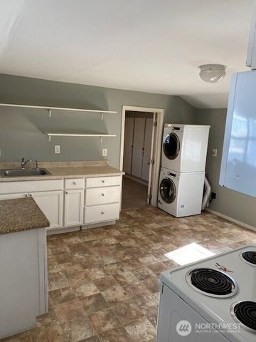 547 S Sullivan Street, Seattle, WA 98108