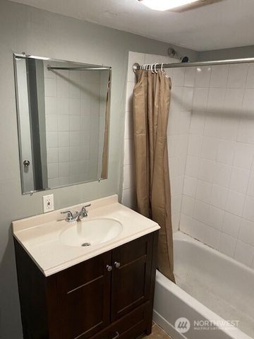 547 S Sullivan Street, Seattle, WA 98108