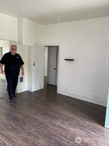 547 S Sullivan Street, Seattle, WA 98108