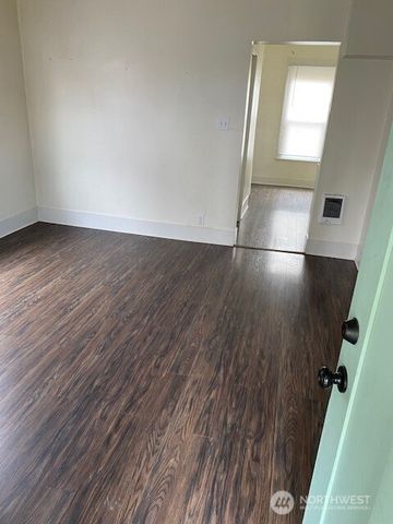 547 S Sullivan Street, Seattle, WA 98108