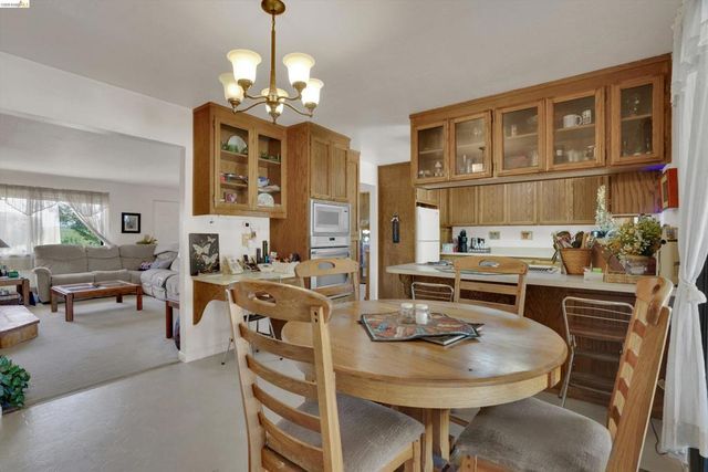 944 Sherman Ln, Oakley, CA 94561