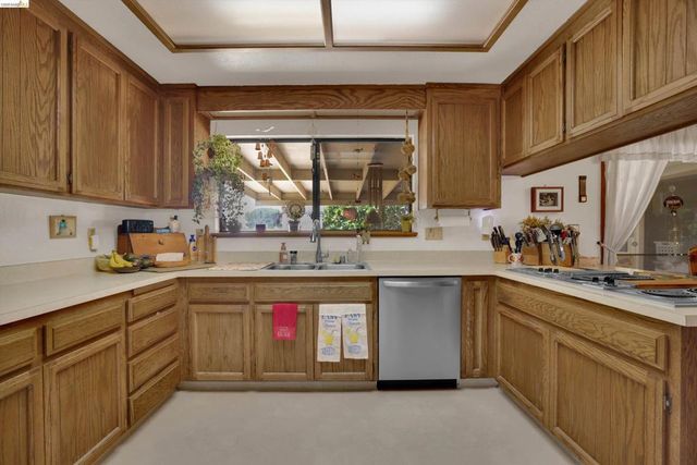 944 Sherman Ln, Oakley, CA 94561