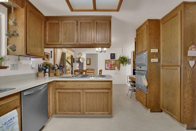 944 Sherman Ln, Oakley, CA 94561