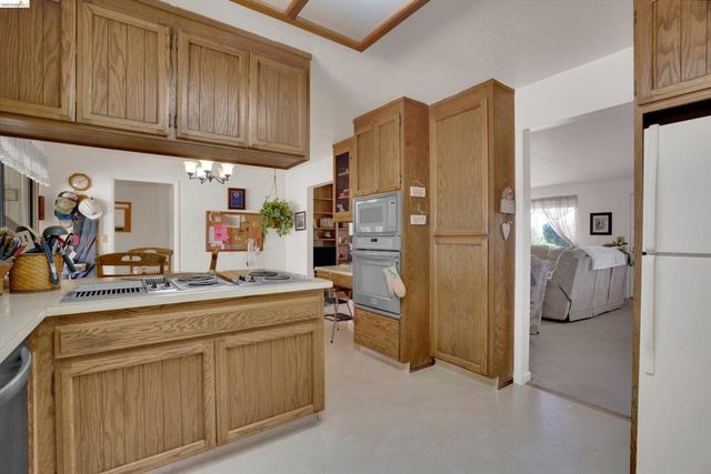 944 Sherman Ln, Oakley, CA 94561