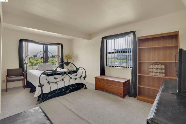 944 Sherman Ln, Oakley, CA 94561