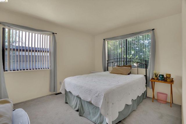 944 Sherman Ln, Oakley, CA 94561
