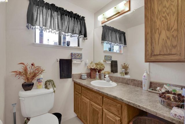 944 Sherman Ln, Oakley, CA 94561