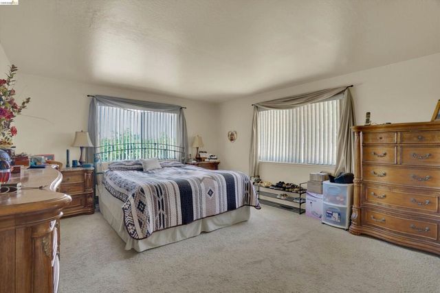 944 Sherman Ln, Oakley, CA 94561
