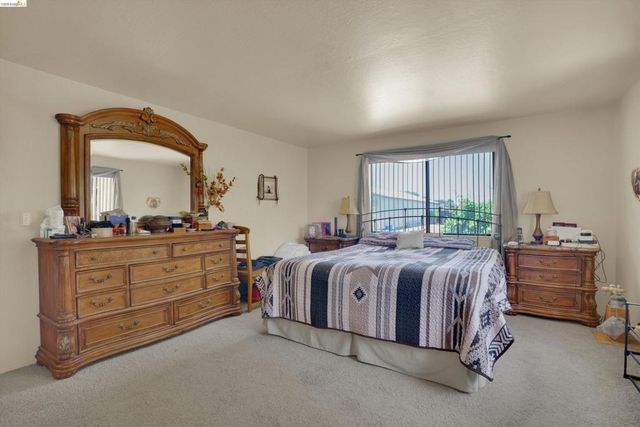 944 Sherman Ln, Oakley, CA 94561