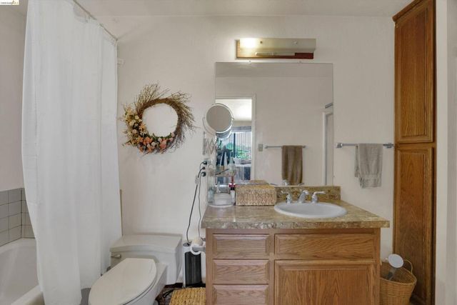 944 Sherman Ln, Oakley, CA 94561