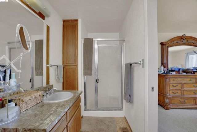944 Sherman Ln, Oakley, CA 94561