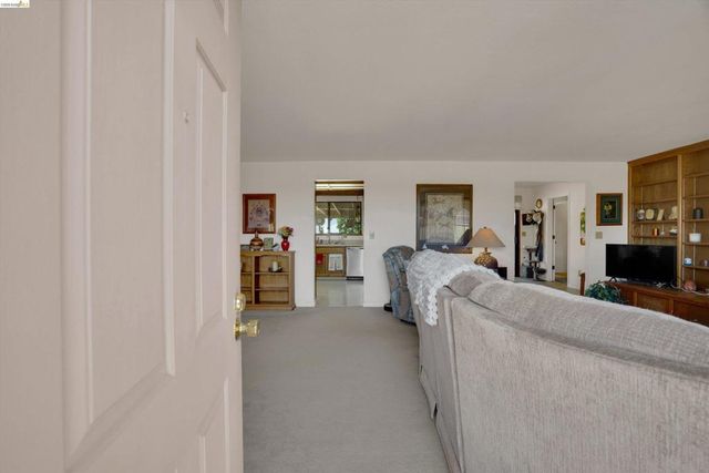 944 Sherman Ln, Oakley, CA 94561